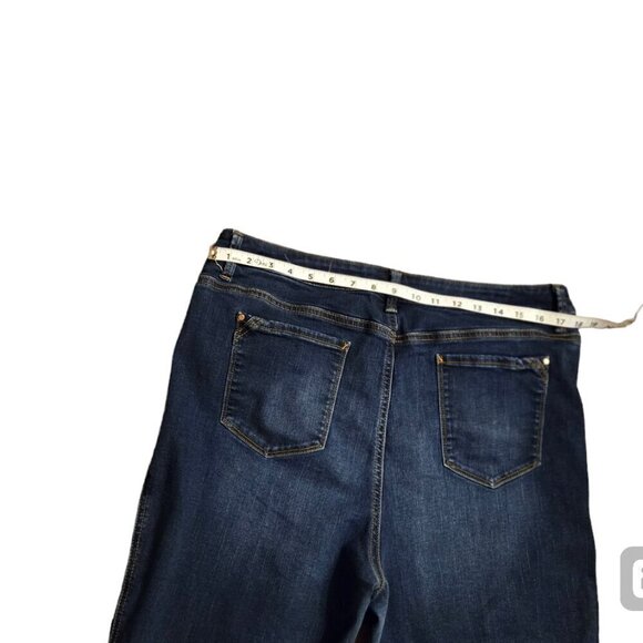 The‎ Platinum Crop by Chico's 2.5 Denim Pant - Picture 5 of 7